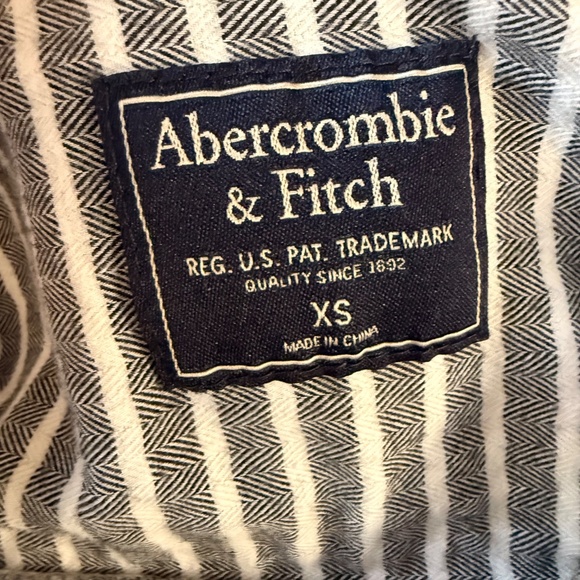 Black and white striped Abercrombie & Fitch shirtdress - Picture 8 of 8